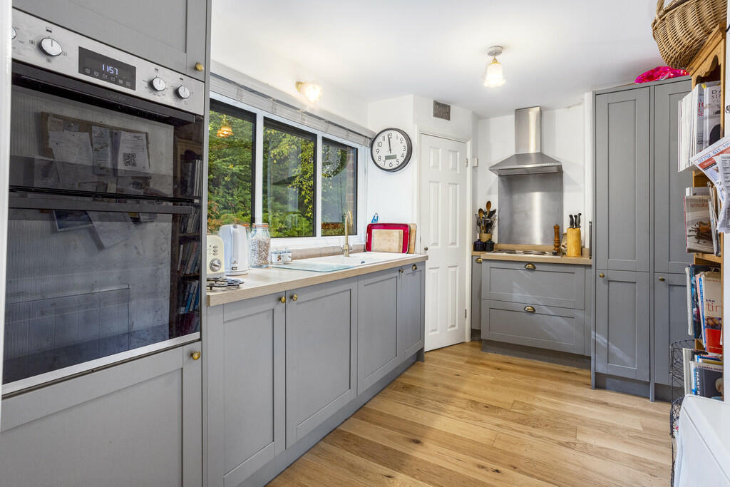 Kitchen/Breakfast...