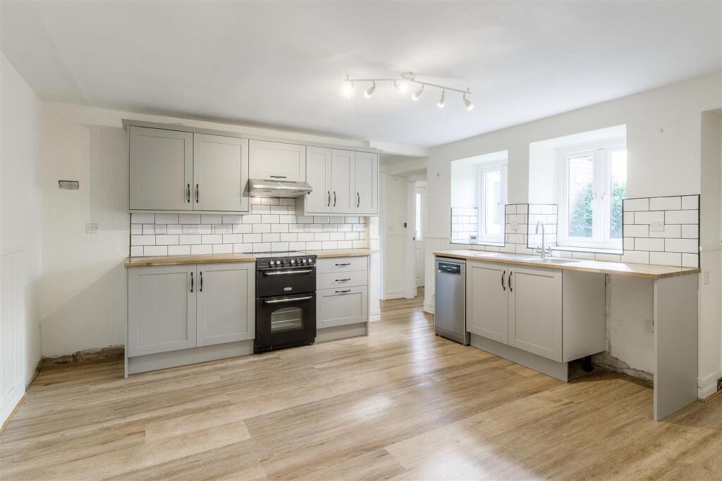 Kitchen 2.jpg
