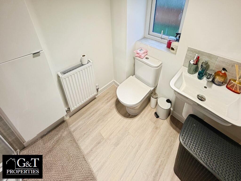 MASTER ENSUITE