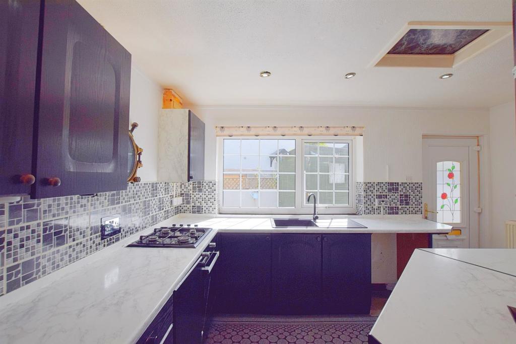 Kitchen 3.jpg