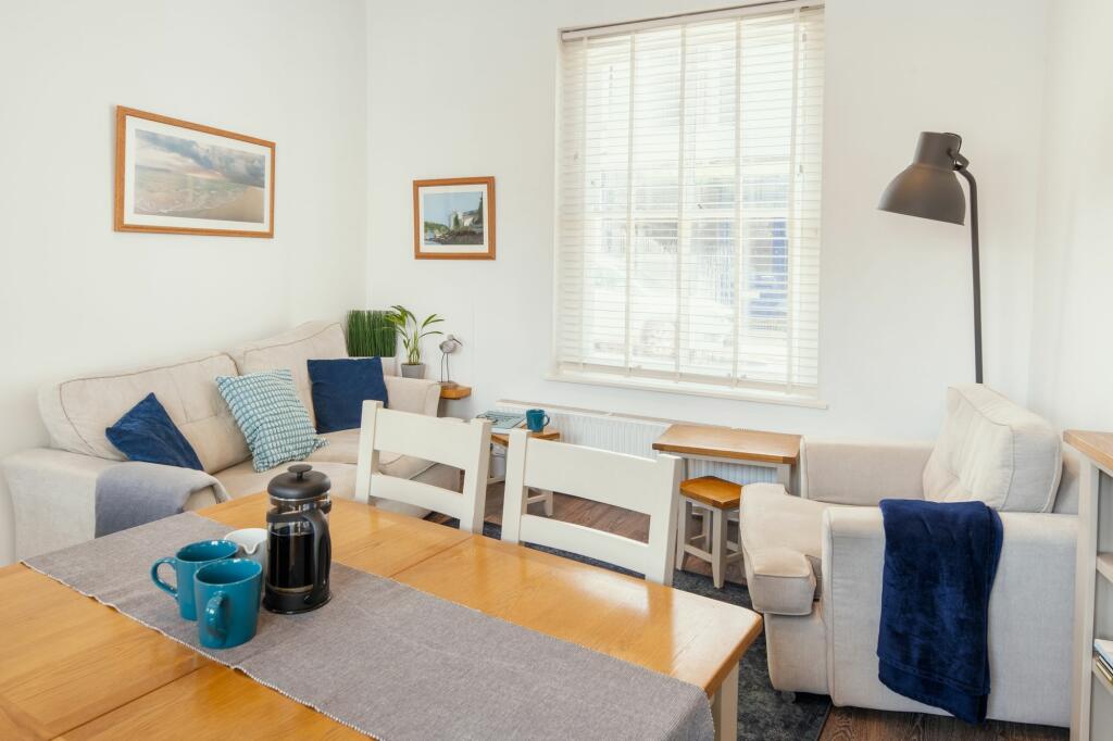 Perfect Location_Sitting Room_48 Newcommen Rd_Dartmouth