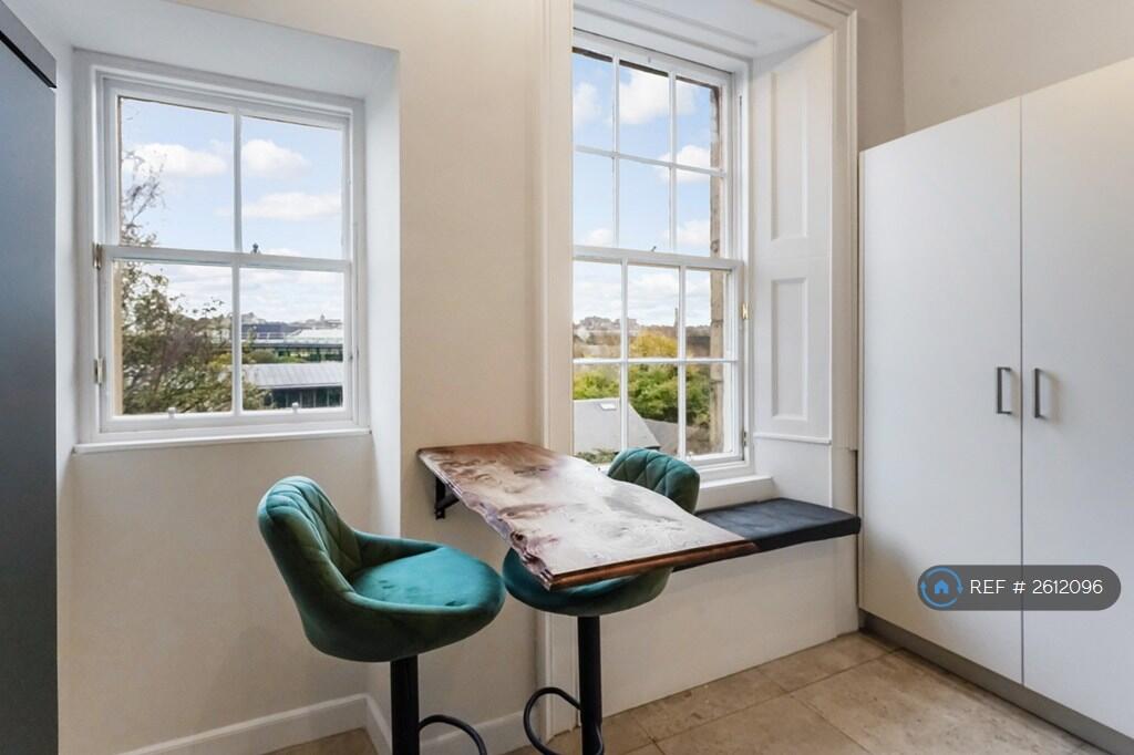 Kitchen With Breakfast Bar - View Of Castle