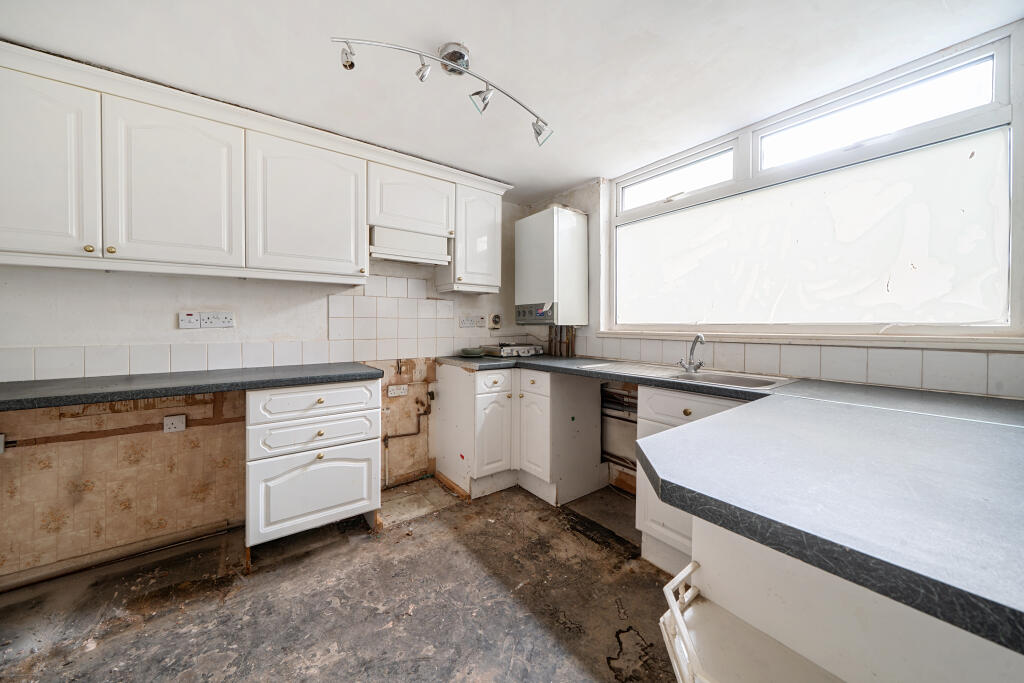 43 Clayponds Lane, Brentford, TW8 0BN