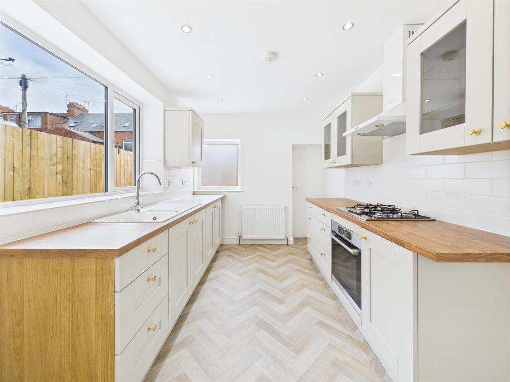 Kitchen: