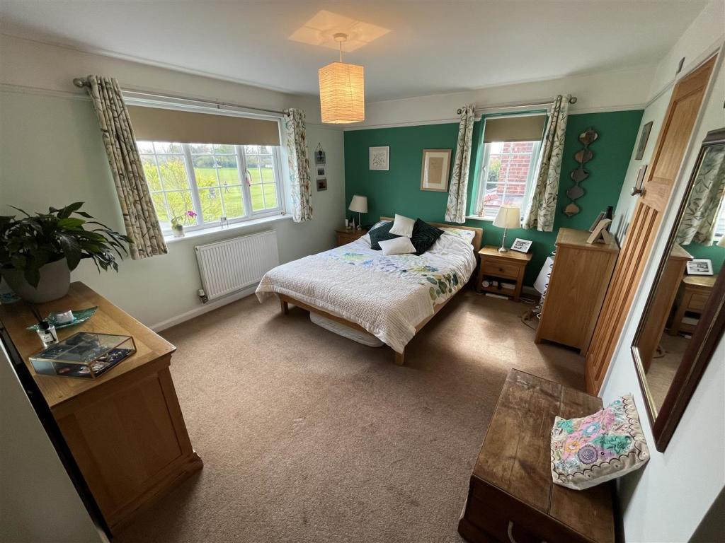 Bedroom 1.jpg