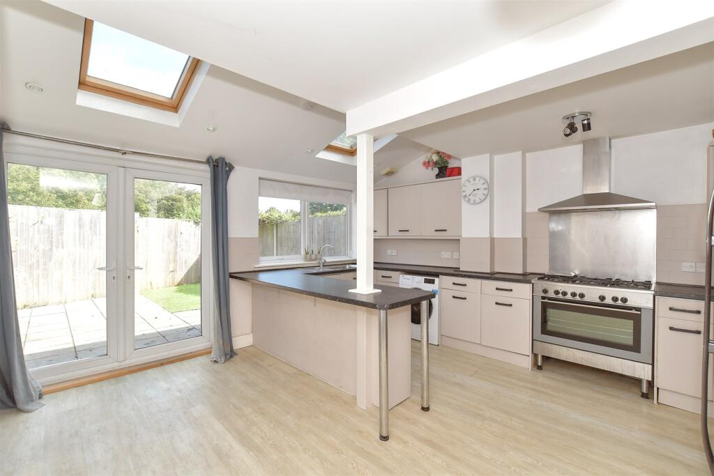 Kitchen/Dining Area