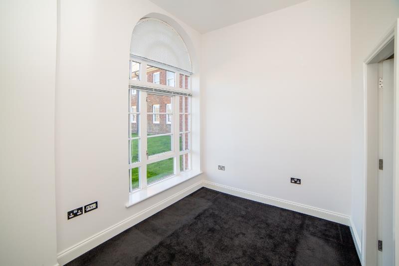 76 Robertson Drive 11 (800x533).jpg