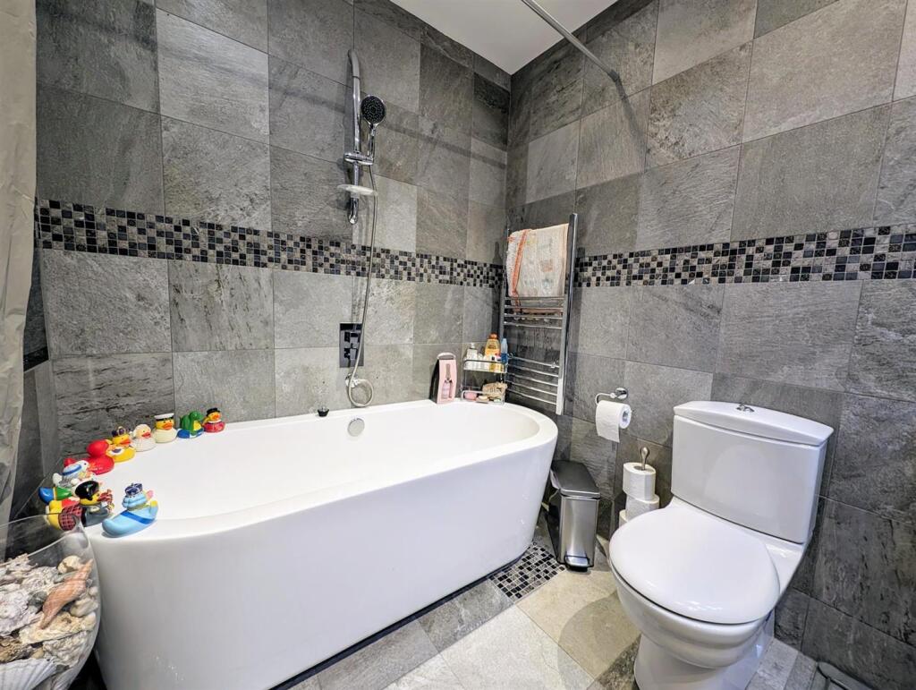 Family Bathroom.jpg