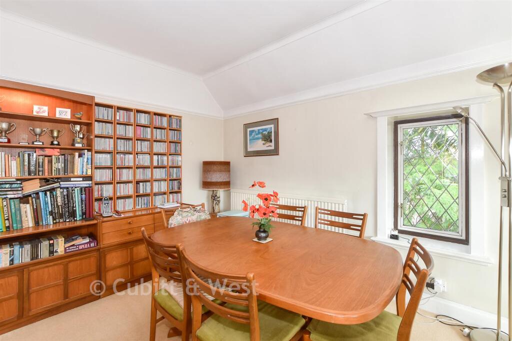 Lounge/Dining Room