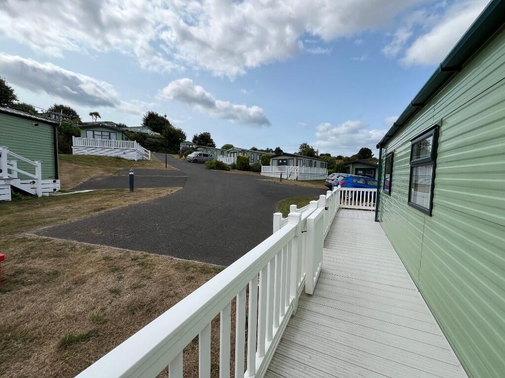 Entrance side deckin