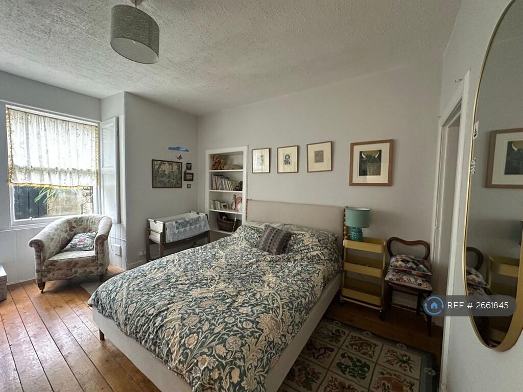 Main Bedroom (Furniture Not Included In Let)