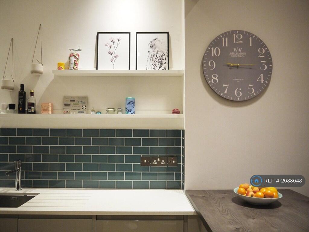 Kitchen &amp; Breakfast Bar