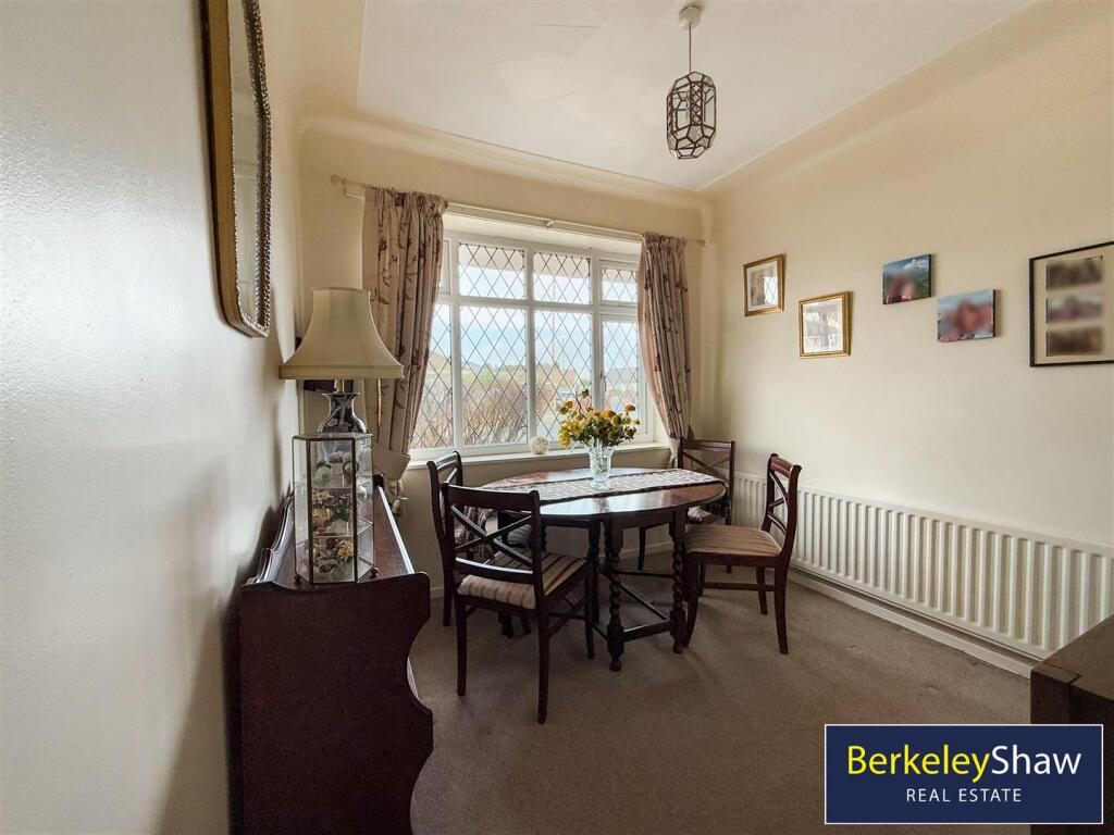 Bedroom 2/ Dining Room