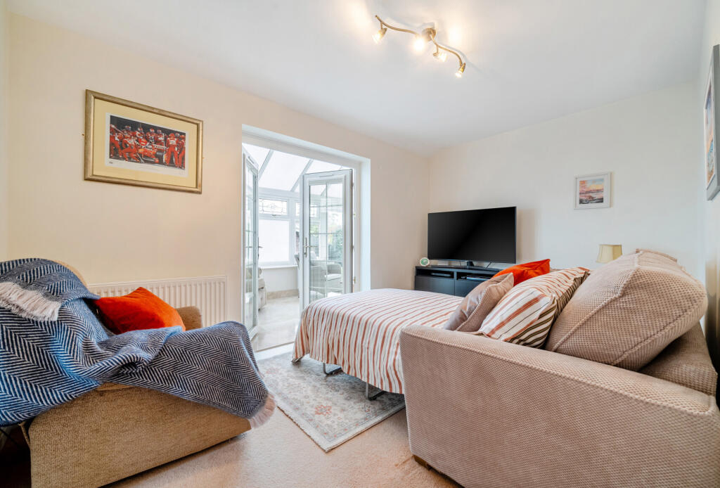 1372867-12-6904b0...