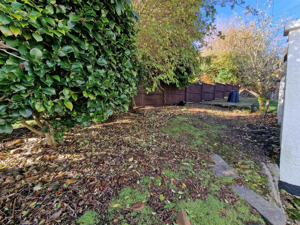 Side Gardens.jpg