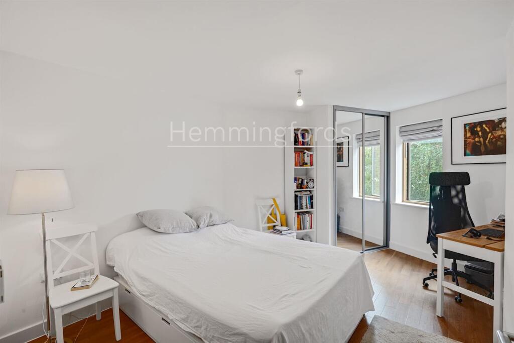 05-403a83772-HMF-JJ-Mildmay Av-5 (1)-medium.jpg