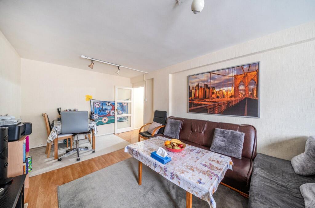 Maidstone Road, London, N11