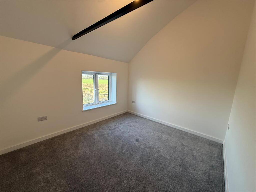Oat House Bedroom 2.jpg