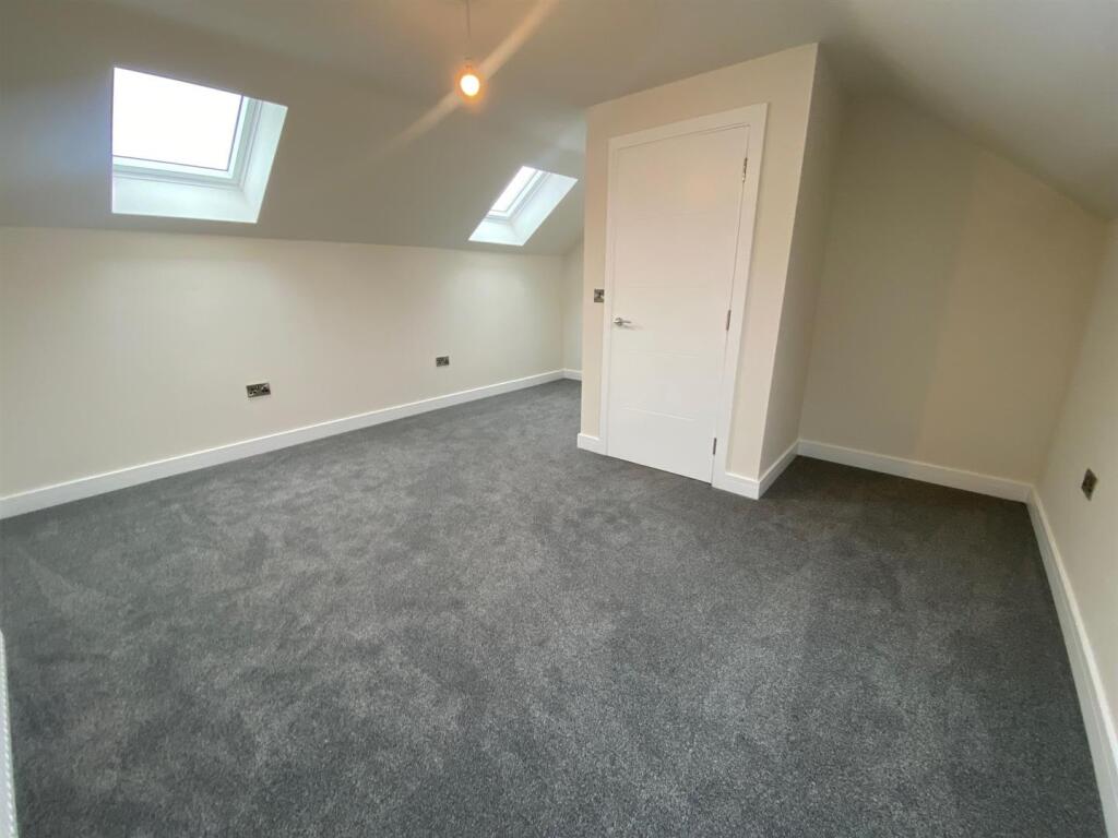 ATTIC ROOM 1.jpg