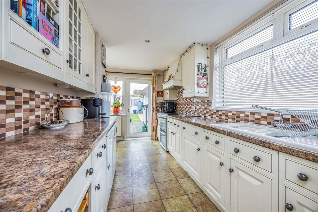 2A Wesley Grove, Copnor-Small-PorticoMarketing-Sol