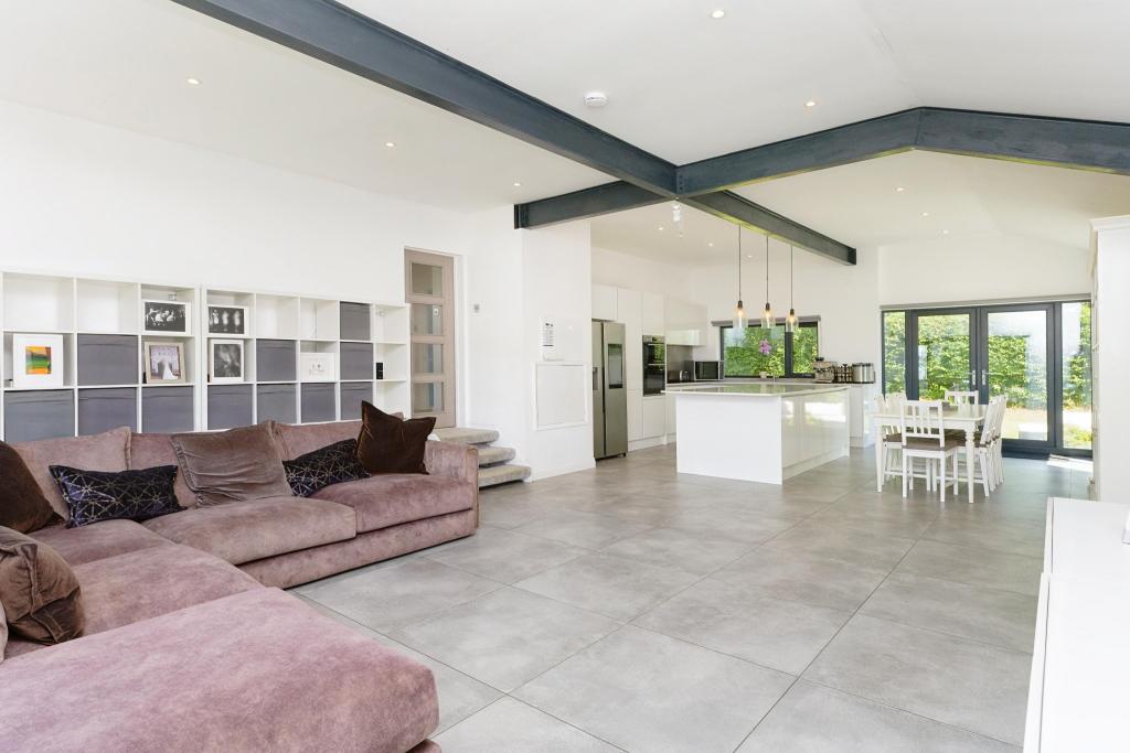 Lounge / Kitchen
