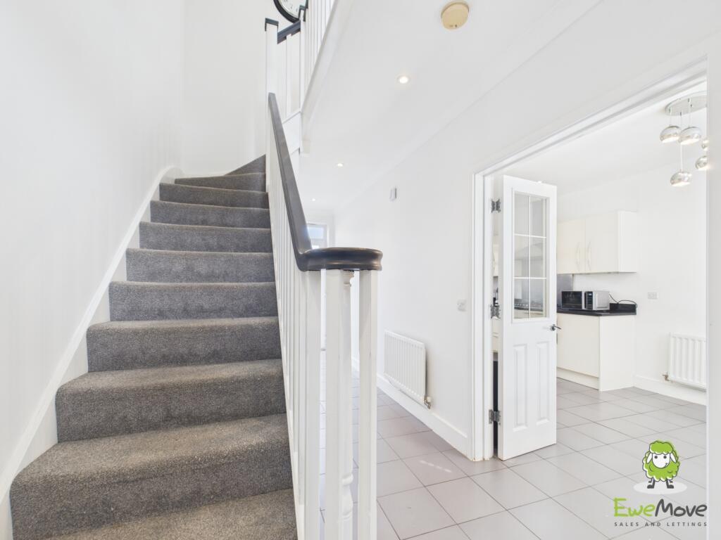 EweMove Estate Agents Basingstoke - Rockbourne Roa