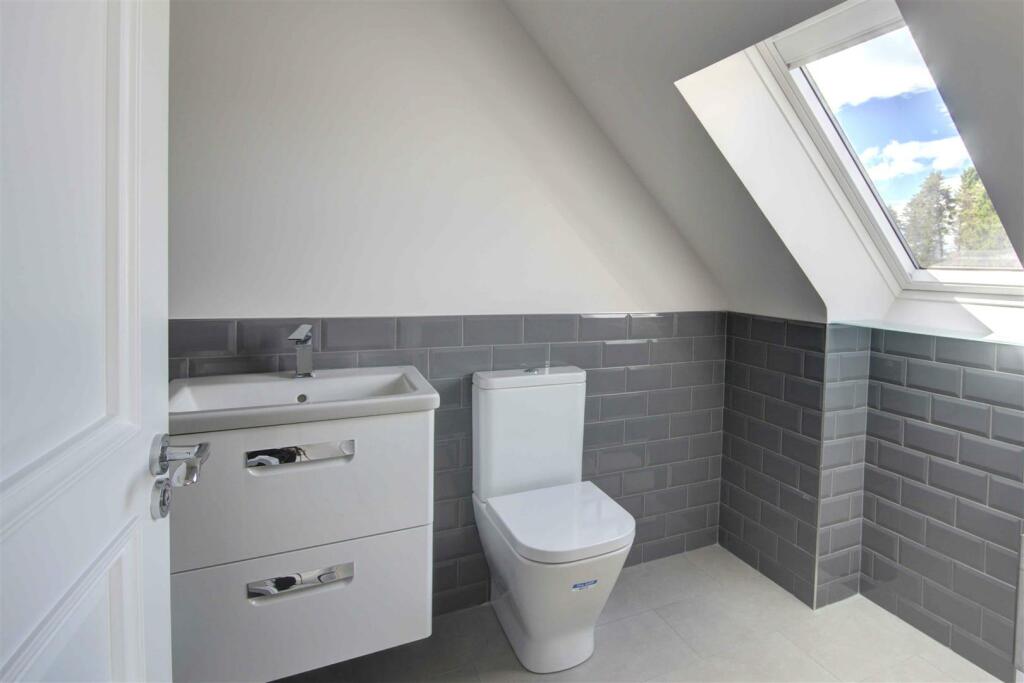 EN SUITE