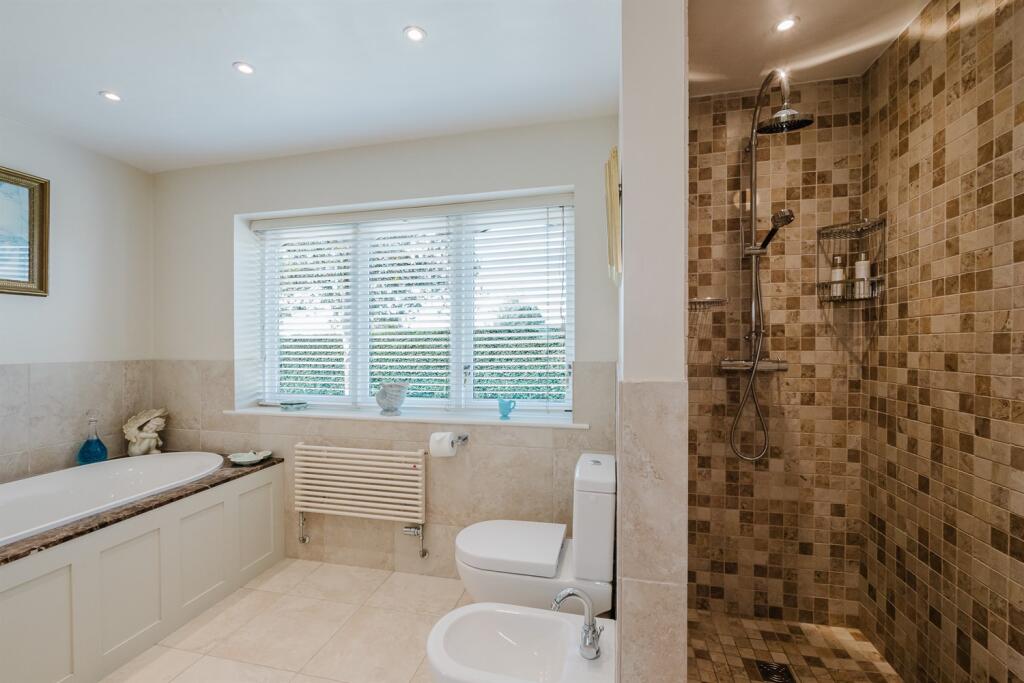 En-Suite Bathroom
