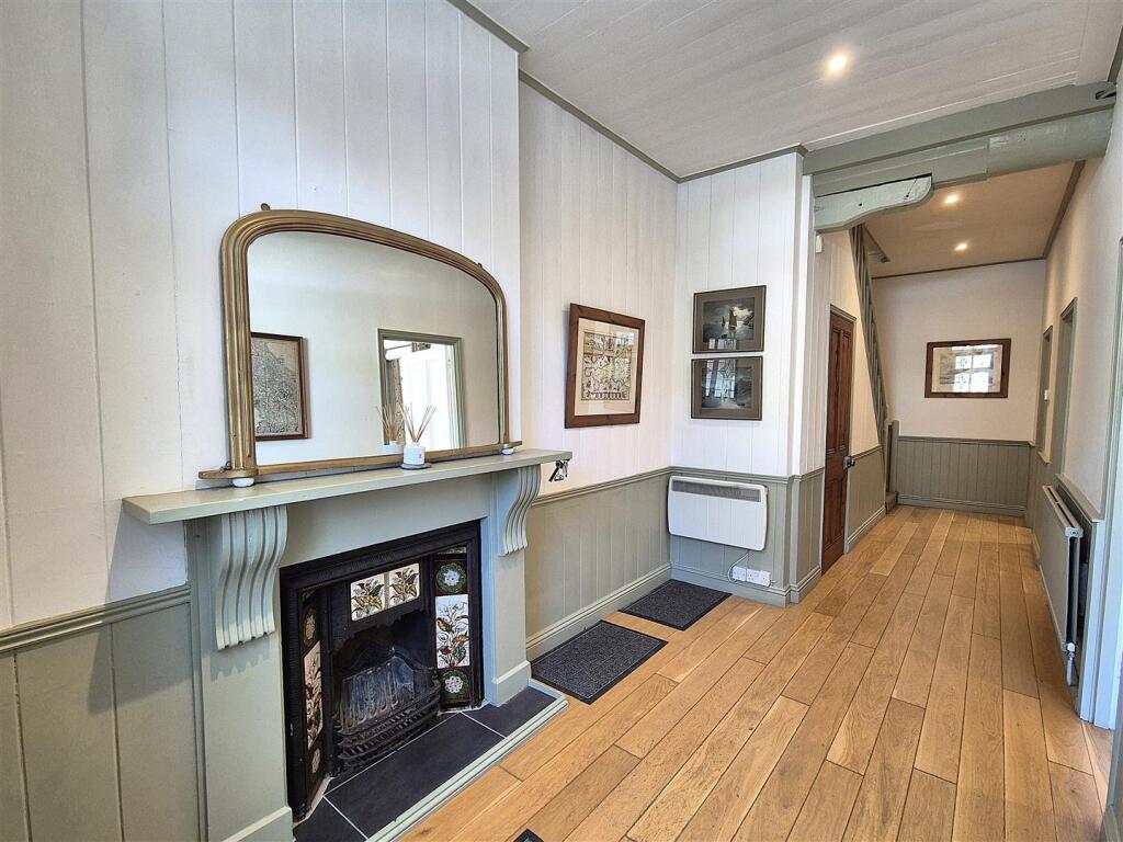 Entrance hall.jpg