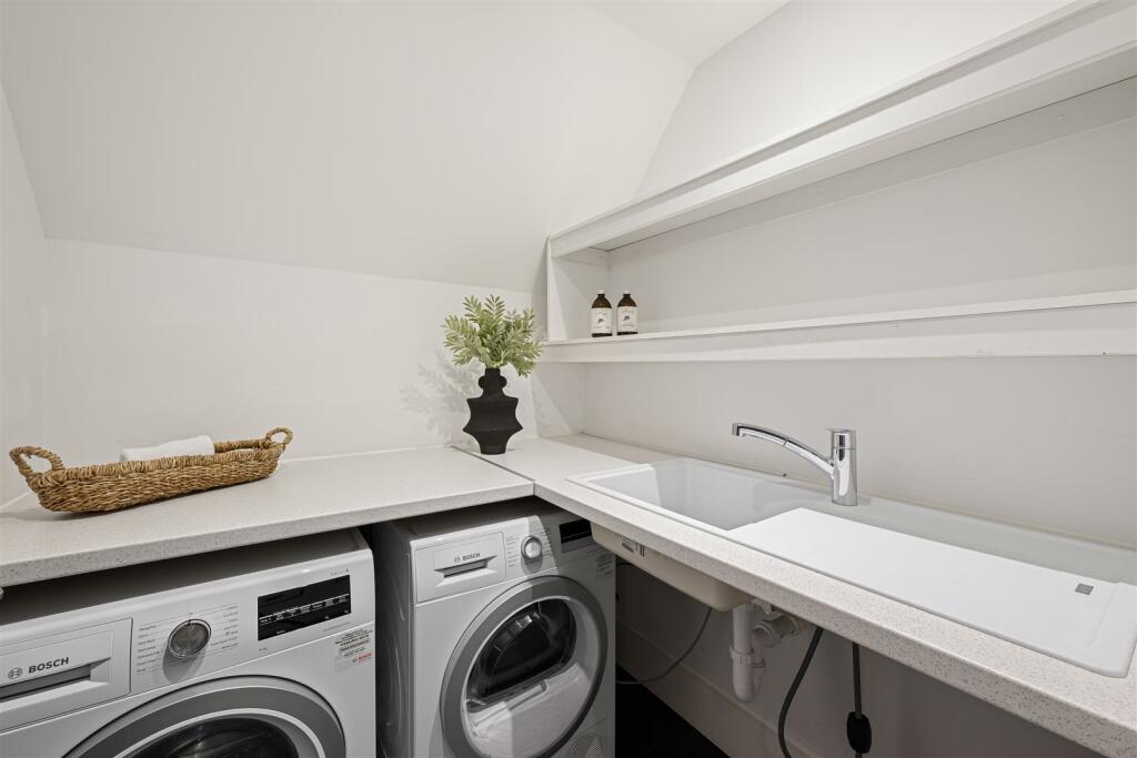 Flat 21 Parkwood Point Hi-47.jpg