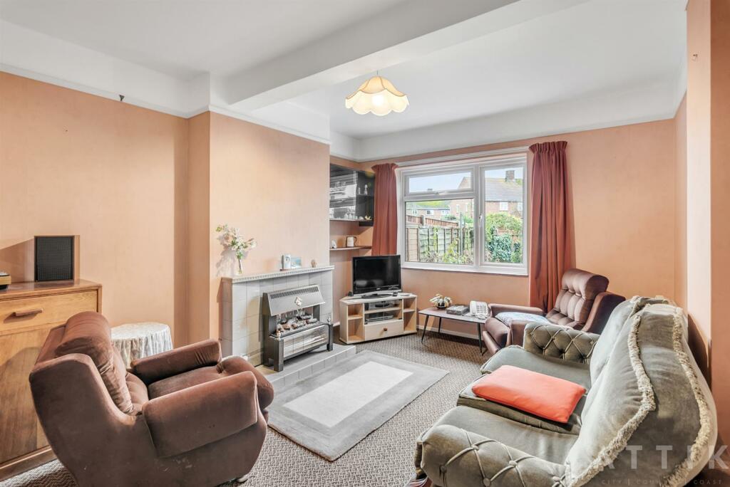 40 The Avenue Halesworth IP19 8JB (4).jpg