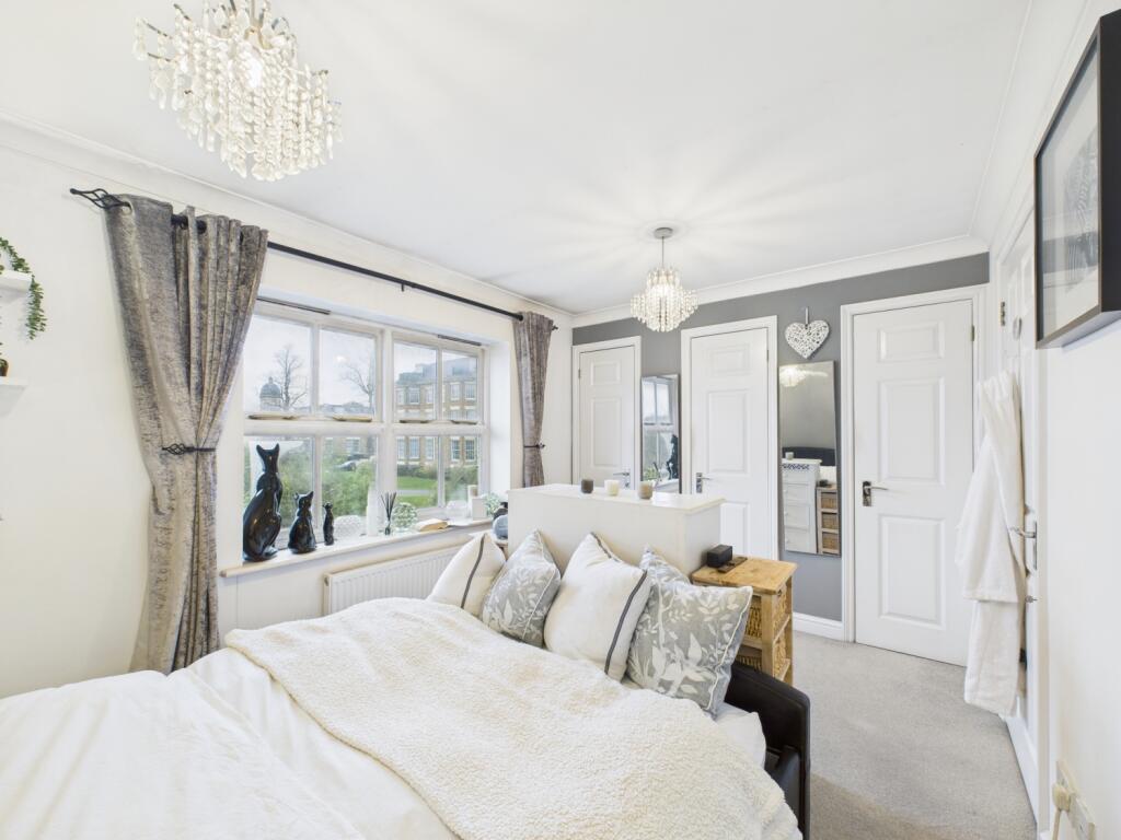 CAM03750G0-PR0081-STILL015