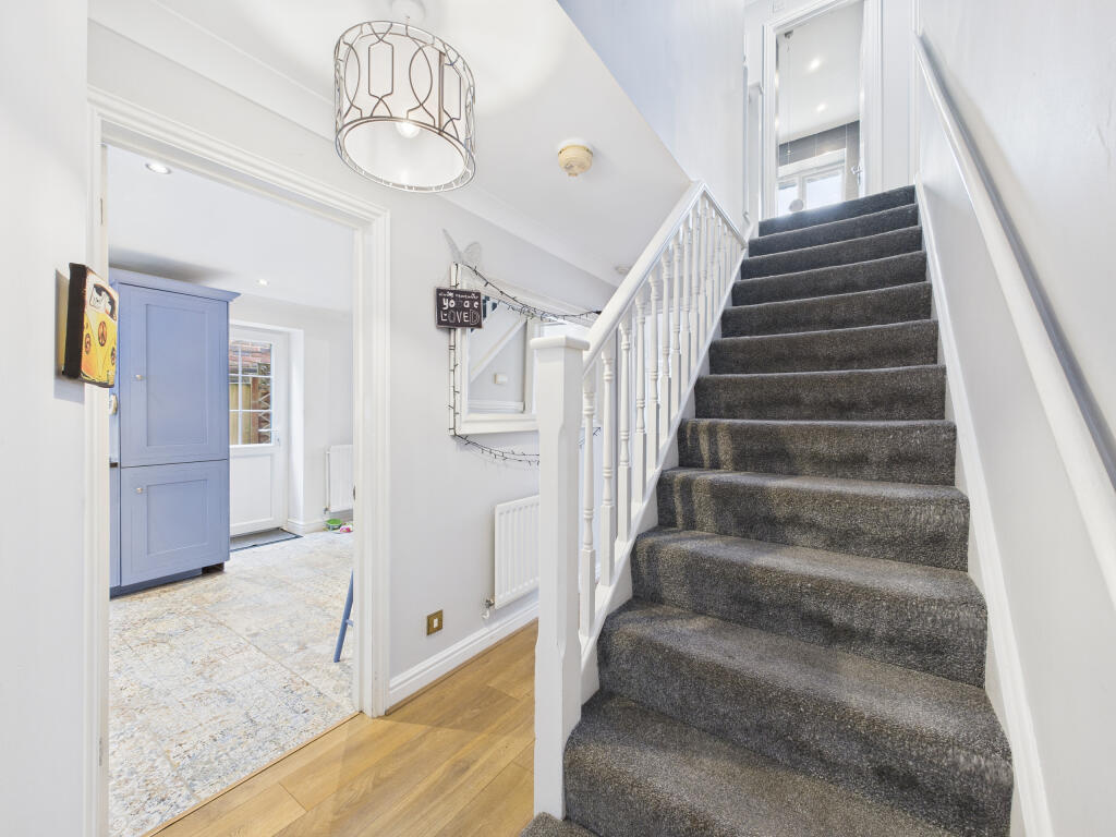 CAM01354G0-PR0601-STILL025