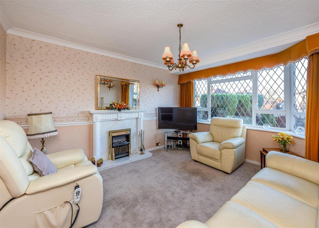 12 Kirkstone Crescent-lounge.jpg