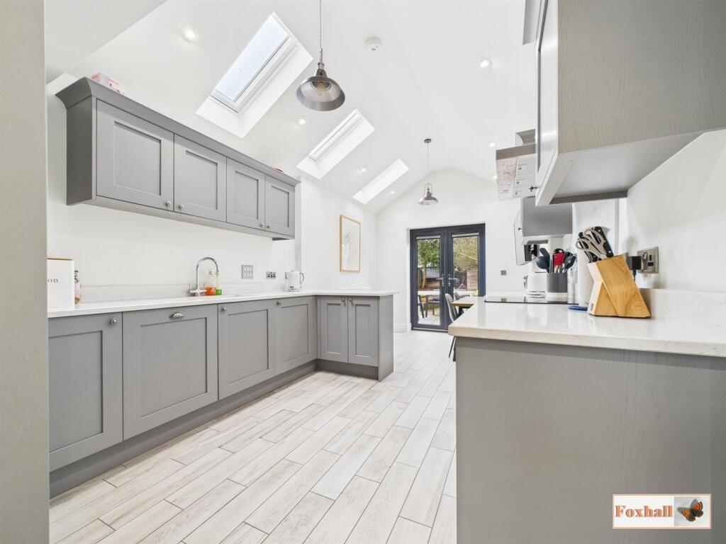 Kitchen / Dining Area