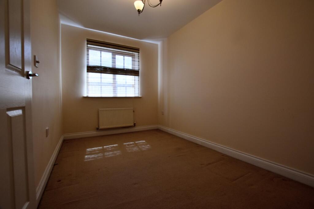 18 Babylon second bedroom