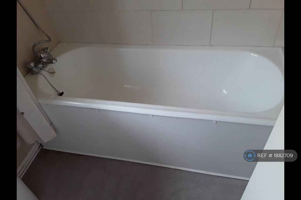Bathroom Image 2