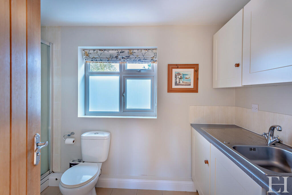 8623735-interiorW...