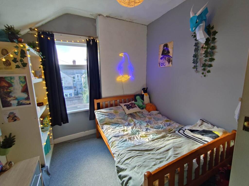 First floor rear bed