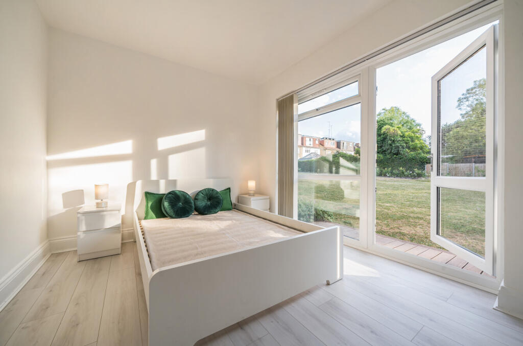 1319470-19-686eba...