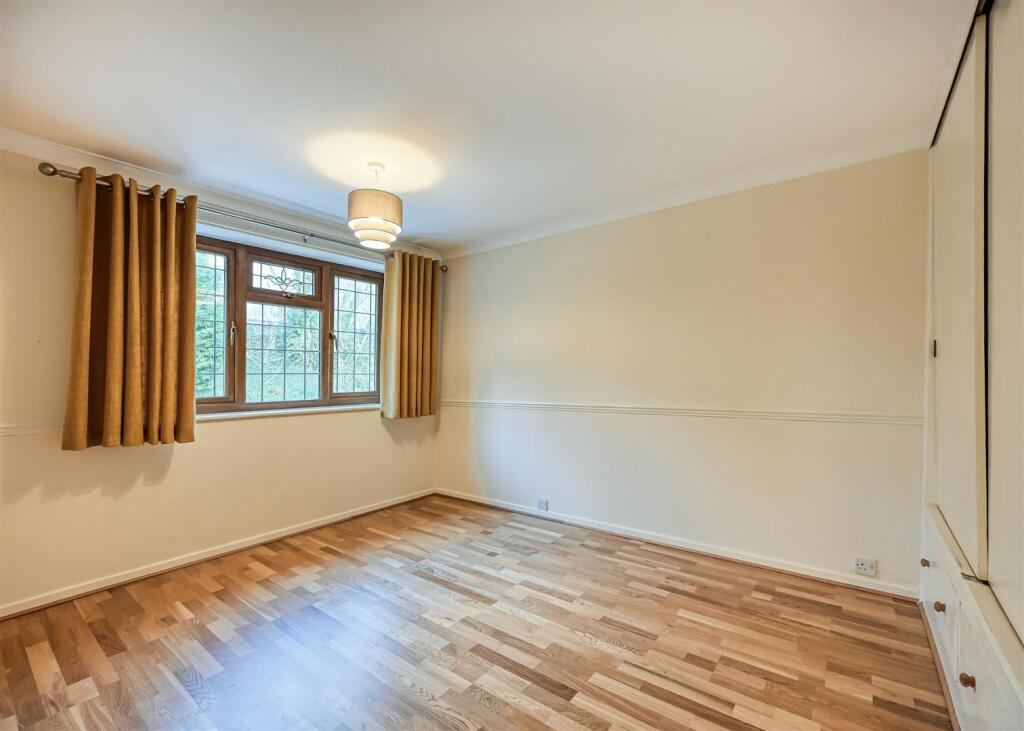 32 Woodland Close-04.jpg