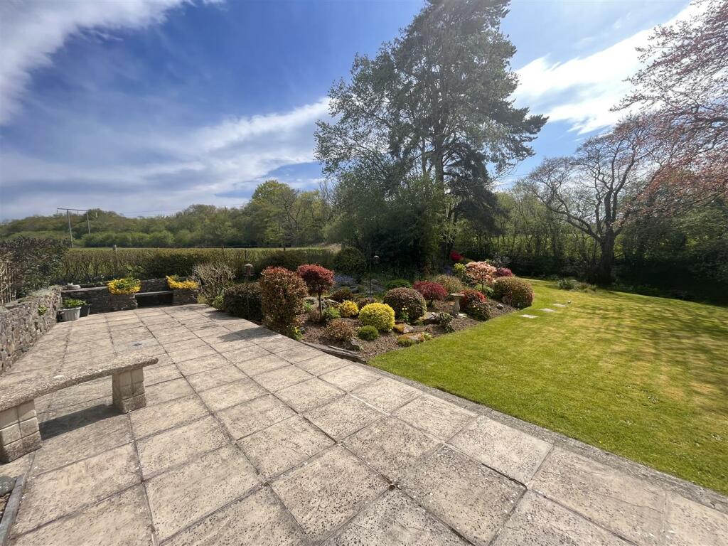 patio 1.JPG
