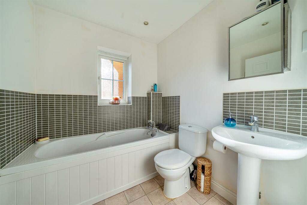 33a High St, Silverstone