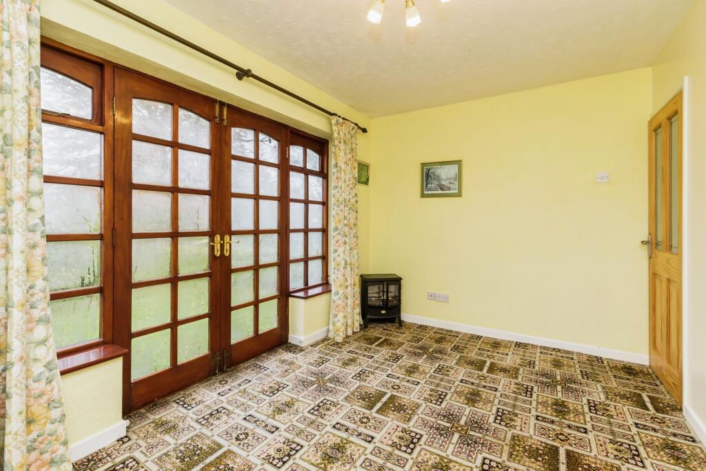 Reception/Bedroom 2