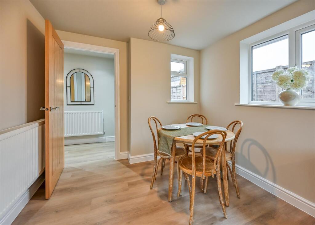 22a Dawley Road-05.jpg