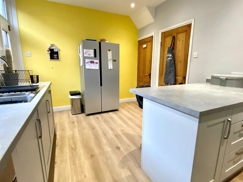 hirst street 16 kitchen 2.jpg