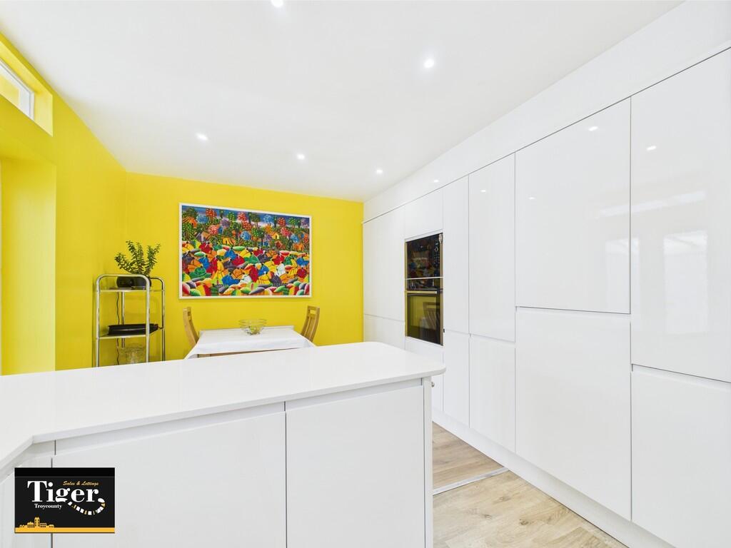 CAM02176G0-PR0567...