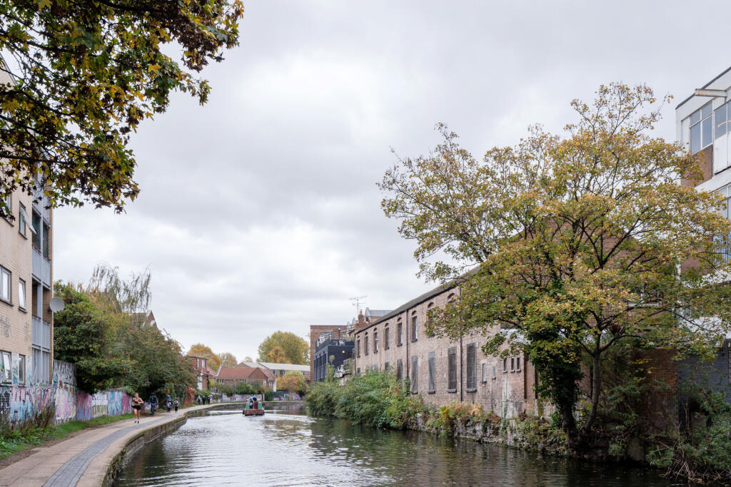 318652 - Vicar's Close, London E9 - high res-07...