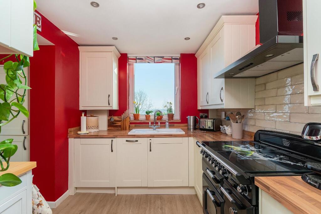 2Q6RKE - Kitchen A.jpg