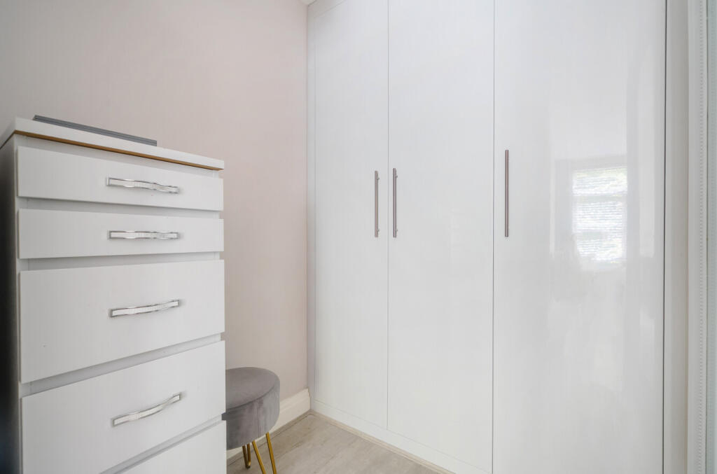 1374897-26-690b5b...